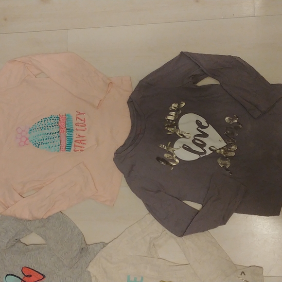 Bundle of 4 Toddler girl long sleeve t-shirts Size 5t or xs - Picture 3 of 3